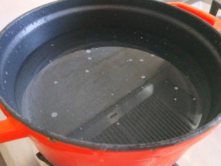 5、山药枸杞粥,加入纯净水烧开。