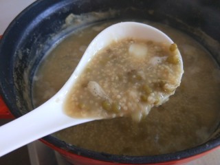 14、山药枸杞粥,熬制粘稠即可。