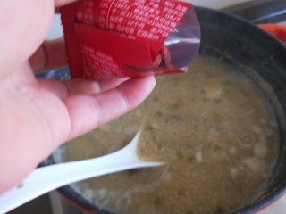 15、山药枸杞粥,倒入枸杞。