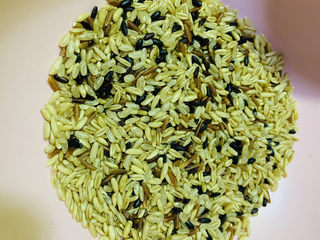 10、玉米南瓜粥,准备三色米