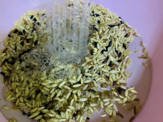 11、玉米南瓜粥,清水冲洗干净