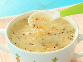 1、三色藜麦粥,小米+大米+藜麦浸泡2小时 。