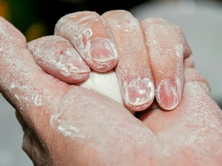 10、咸汤圆——香菇肉馅版,将口封住，再捏紧。