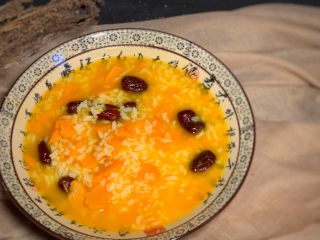 16、红枣南瓜粥,煮熟