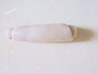 10、红曲酥，中式糕点, 自上而下卷起来，静置10分钟