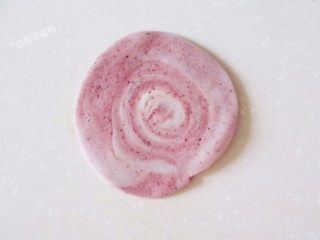 14、红曲酥，中式糕点,按扁、擀圆