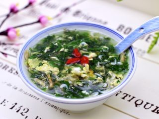 17、养生营养的荠菜虾皮鸡蛋汤,鲜美无比又营养丰富的荠菜虾皮鸡蛋汤就出锅咯。