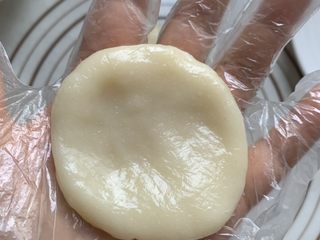 10、水果糯米糍,揪一坨,拍扁就可以了