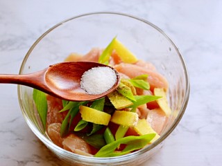 6、炸鸡柳,加盐