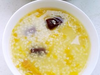 9、砂锅南瓜小米粥,成品。