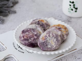 15、饺子皮紫薯饼,成品图