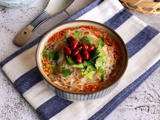 13、快手酸辣米粉,成品