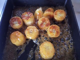10、焦糖肉桂香蕉,两面都呈金黄色，就可以出锅了。