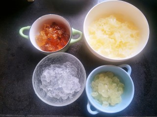 3、一碗可以喝的《护肤品》,这是泡好的成果,记得把杂质挑出来哦。