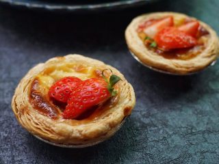 10、草莓蛋挞,近看