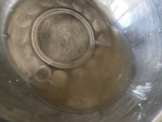 4、草莓椰奶布丁,隔水加热至融化