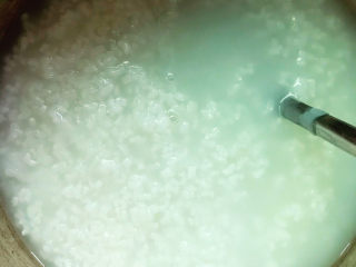 9、生滚牛肉粥,用高压锅压熟