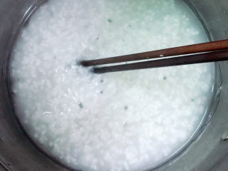 11、生滚牛肉粥,放少许盐