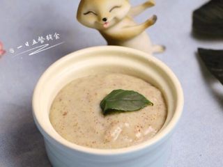 8、鹰嘴豆杂粮米糊,细腻粘稠的鹰嘴豆杂粮糊就做好啦，带着淡淡的栗子香味，强烈建议没有给宝宝添加过鹰嘴豆的麻麻们赶紧试试！