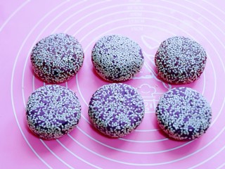 13、补血养颜～低脂紫薯红糖糯米饼,依次做完！(大小可以根据个人喜欢来做)