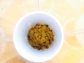 3、红枣枸杞小米糊#有个故事#,把所有的食材倒进破壁机里