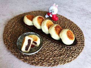 24、奶香豆沙饼,奶香豆沙饼松软可口，香甜适宜，奶香浓郁，营养丰富，非常好吃~