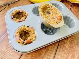 10、麦片酸奶水果杯,烘烤结束后取出放凉再脱模，出炉的时候满屋都飘香????