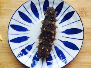 1、暖胃滋补养生粥+海参小米粥,泡发后的海参一头