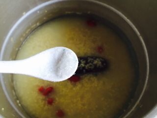 13、暖胃滋补养生粥+海参小米粥,出锅前加适量的味精