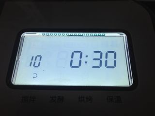 2、低脂小点――奶香面包棒,启动和面程序30分钟