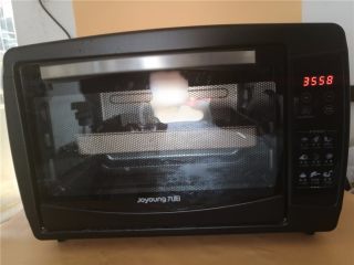 12、桃花酥,11.放入预热好的烤箱内，170度，35分钟即可！