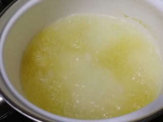 8、红枣南瓜粥,小米大火煮开3分钟，改文火煮。