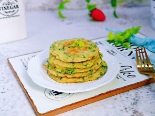 14、快手早餐～蔬菜鸡蛋饼,做好的芹菜鸡蛋饼，快手早餐。