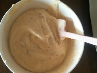 8、肉松小贝杯子蛋糕,翻拌均匀