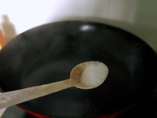 5、绿玫瑰花,加入一勺盐。