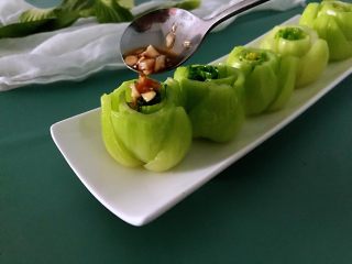 10、绿玫瑰花,淋在上面。