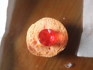 24、惊喜玫瑰马卡龙,把圆圈放到一个马卡龙壳上