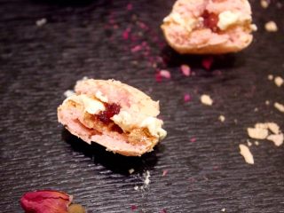 27、惊喜玫瑰马卡龙,里面的果冻太完美了！