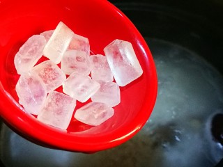 13、香香糯糯~山药豆养生粥,加入适量冰糖