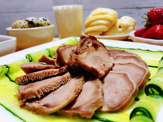 14、卤猪舌,猪舌的肉肉入口香浓可口唇齿留香回味无穷