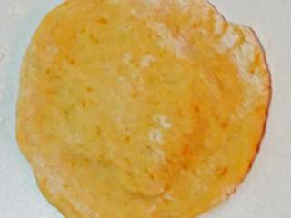 10、南瓜包子(小葱鲜肉馅),摁成中间稍微厚一点,边上薄的面片。