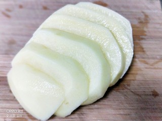 5、软糯玉米土豆咸粥,切厚片