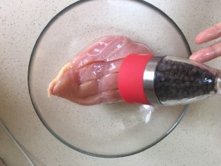 3、无油轻食（减肥版）,撒上黑胡椒