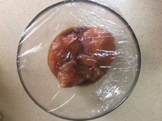 7、无油轻食（减肥版）,盖上保鲜膜 放入冰箱腌制半小时以上