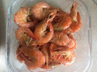 9、无油轻食（减肥版）,虾放水中煮好