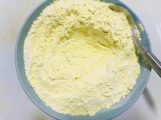 5、玉米面发糕????,拌均两种面粉