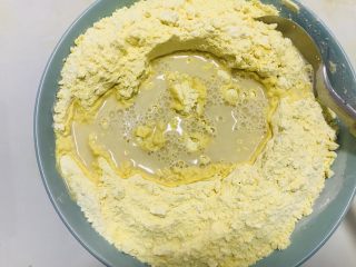 6、玉米面发糕????,到入酵母水