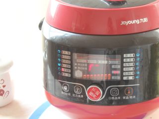 8、传世五宝汤-带带,按下煮粥键即可；