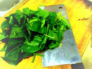 3、猪肝瘦肉粥,菠菜洗干净切段