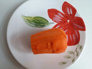 3、什锦炒饭,胡萝卜去皮洗干净